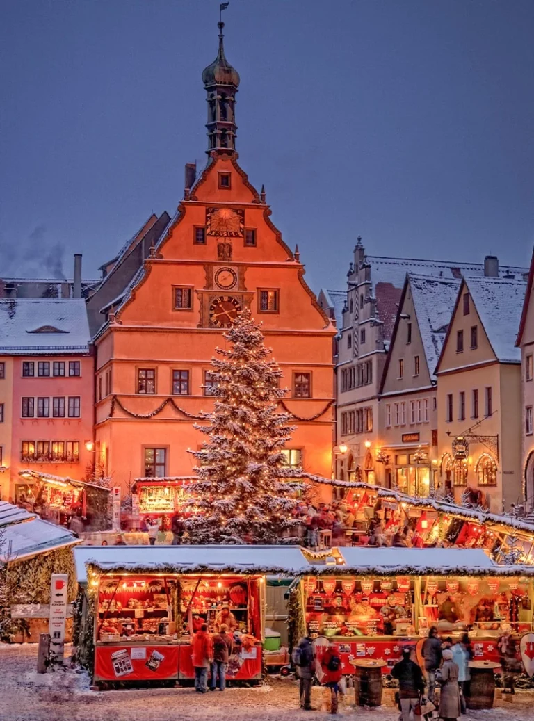 Christmas at market square Rothenburg, ©Rothenburg Tourismus Service, W. Pfitzinger